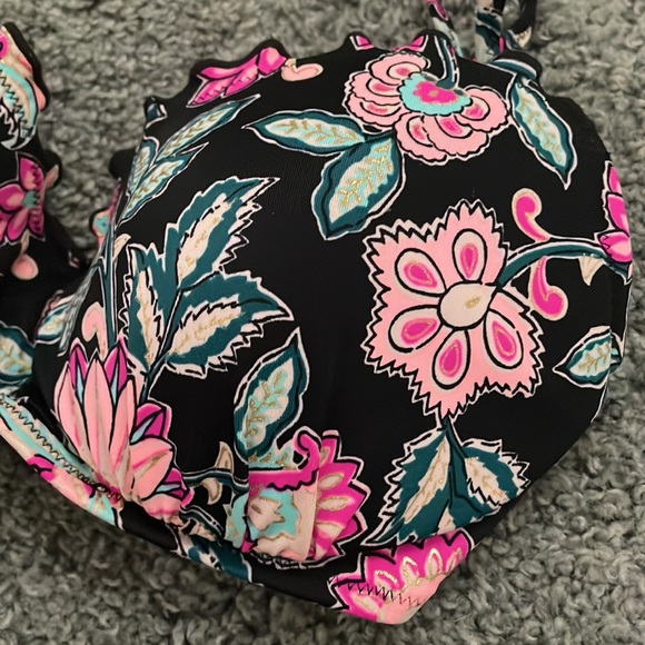 Bikini - Picture 2 of 2